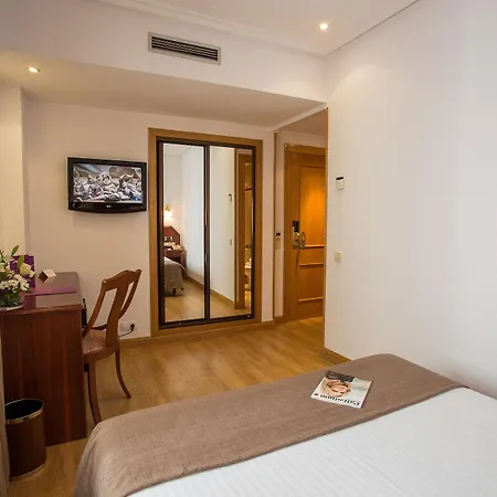 Zentral Ramiro I Hotell 4*