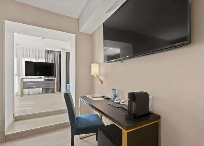 Zentral Ramiro I 호텔 4*