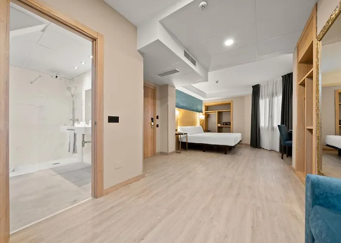 Zentral Ramiro I מלון 4*