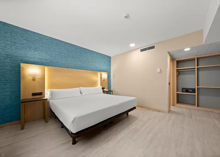 Zentral Ramiro I מלון 4*