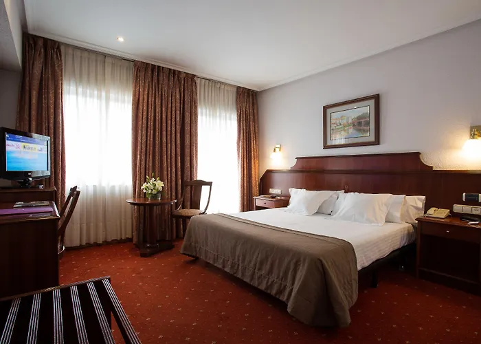 Zentral Ramiro I 4* אוביידו